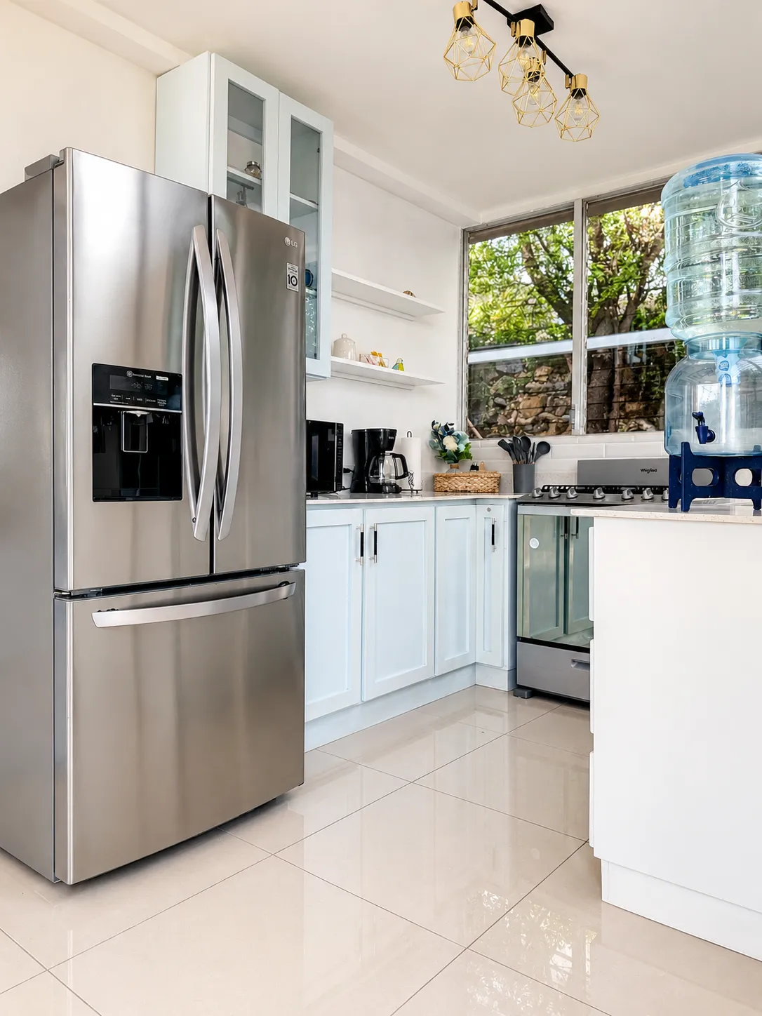 Kitchen & Dining